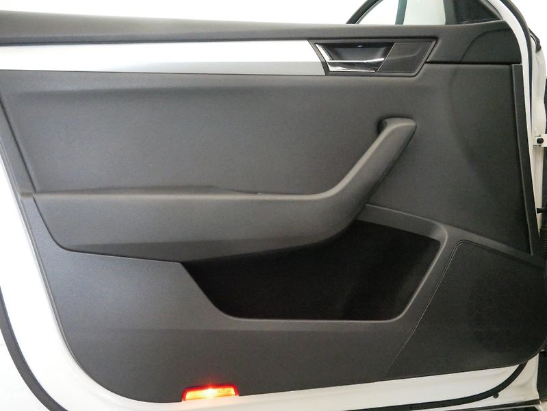 Škoda Superb - fotka 12 z 30