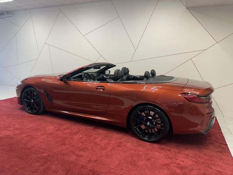BMW Řada 8 (2018) M850i Cabrio HUD*B&W*360*MASÁŽ - fotka 5 z 21