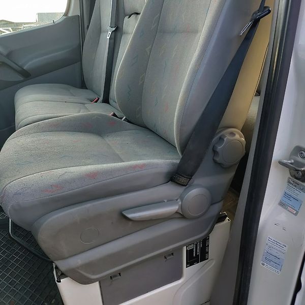 Volkswagen Crafter 7MÍST,KRÁSNÝ,SERVIS,DLOUHÝ3,5M - fotka 19 z 23