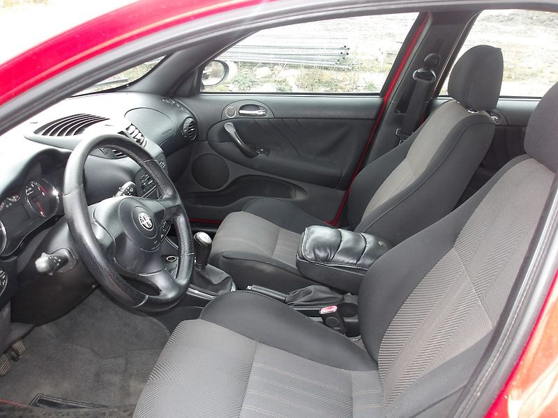 Alfa Romeo 147 1,6i 77kW LPG - fotka 17 z 30