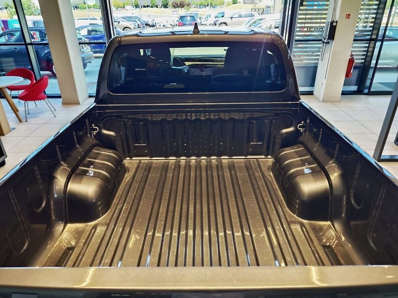 Toyota Hilux Executive MHEV - fotka 8 z 12