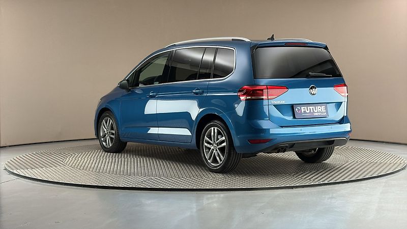 Volkswagen Touran 2.0 TDI DSG Highline - fotka 2 z 25