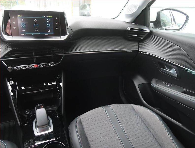 Peugeot 208 (2022) Allure 50 kWh, SoH 89% - fotka 8 z 22
