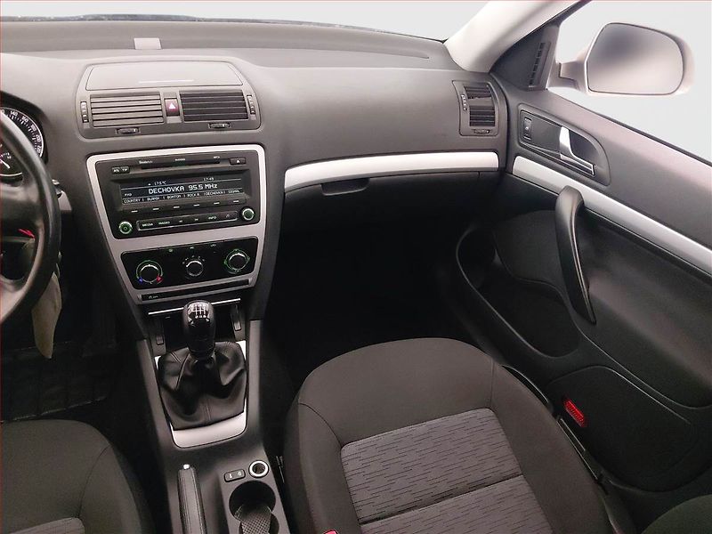 Škoda Octavia (2010) Ambiente 1.2 TSI - fotka 8 z 16
