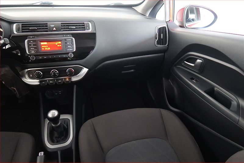 Kia Rio (2016) 1.25 CVVT, Park. senzory - fotka 8 z 15