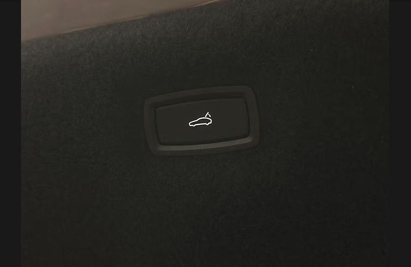 Porsche Taycan 93 kWh Panorama - fotka 25 z 25
