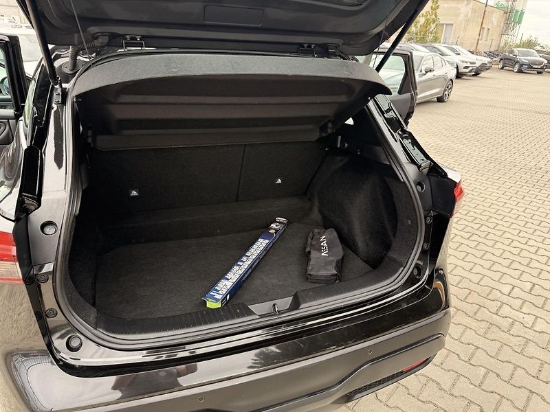 Nissan Qashqai (2022) 1.3 MHEV,140PS,ZÁRUKA - fotka 21 z 37
