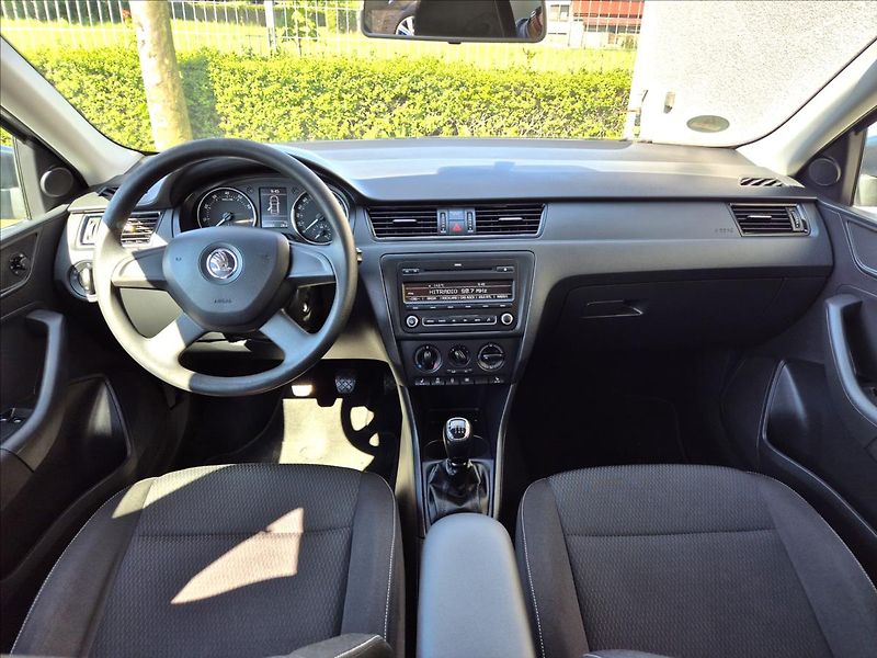 Škoda Rapid 1,2 TSi Klima Tempomat Alu TZ - fotka 24 z 27