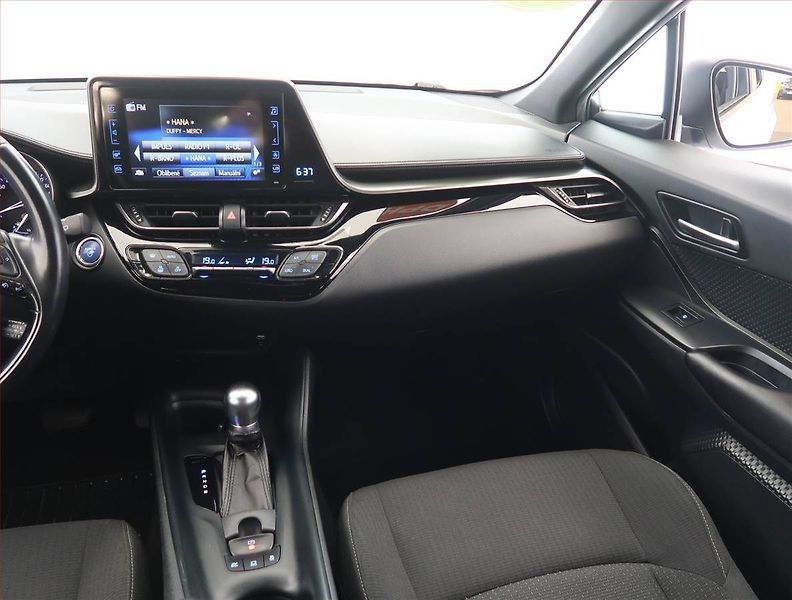 Toyota C-HR (2018) 1.8 Hybrid, Automat - fotka 8 z 23
