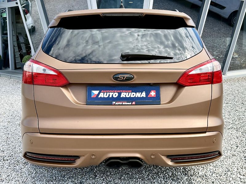 Ford Focus 2,0i 184kW EcoB SCTI ST - fotka 13 z 45