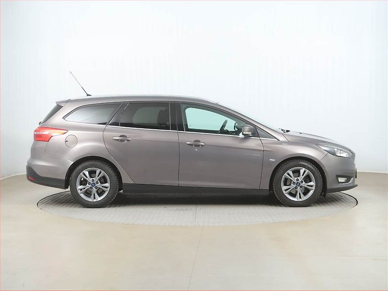Ford Focus (2015) 1.5 TDCi, Tempomat - fotka 6 z 14