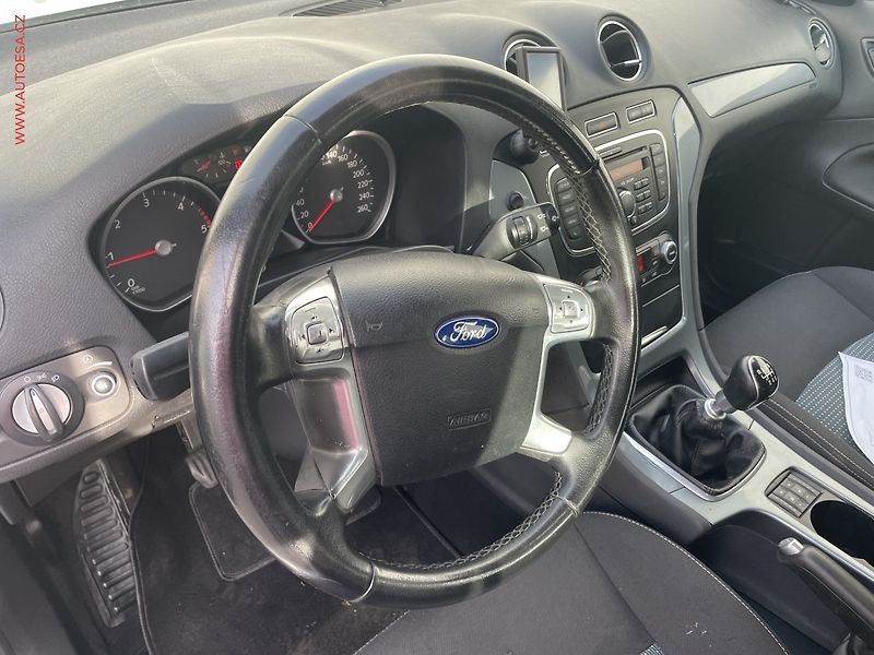 Ford Mondeo (2012) 2.0 TDCi, AC, TZ - fotka 11 z 20