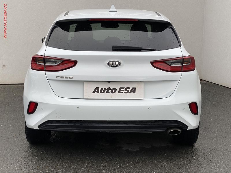 Kia Ceed (2018) 1.4 T-GDi, ČR, Exclusive, AT - fotka 5 z 21