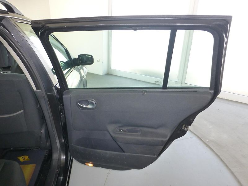 Renault Mégane (2004) 1,6-83KW*KLIMATIZACE**ALU KOLA - fotka 19 z 24