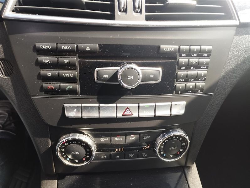 Mercedes-Benz Třídy C 2.2 CDi 150KW   2,1 - fotka 14 z 22