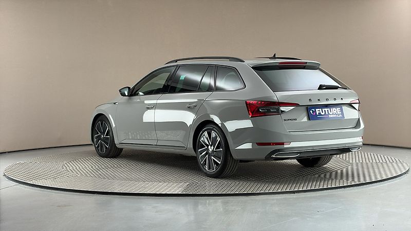 Škoda Superb 2.0 TDI DSG Sportline Combi - fotka 2 z 32