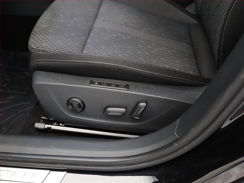 Škoda Octavia (2021) Style 1.4 TSI iV - fotka 21 z 24