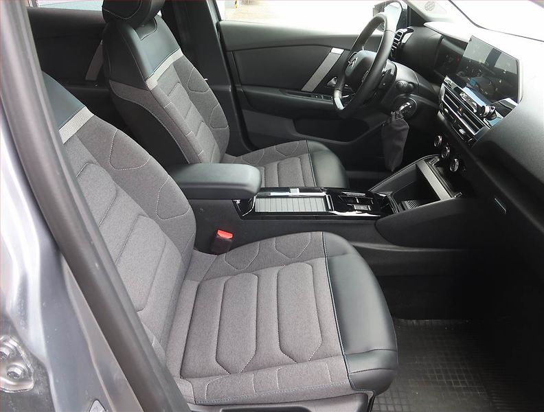 Citroën C4 (2023) Feel 1.2 PureTech, Automat - fotka 9 z 18