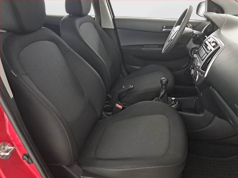 Hyundai i20 (2013) 1.2 - fotka 9 z 16