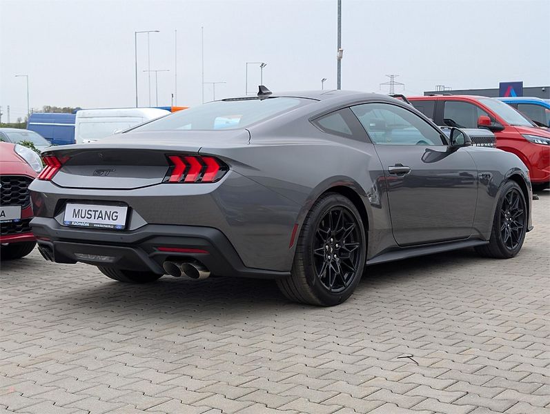Ford Mustang (2026) V8 GT, Fastback, 5.0 GT 328 kW - fotka 5 z 26