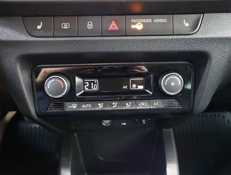 Škoda Fabia (2022) 1.0 TSI, Navi, Tempomat - fotka 19 z 22