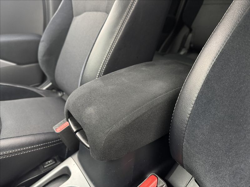 Mitsubishi Outlander 2,2 4WD AUTOMAT VÝHŘEV KAMERA - fotka 23 z 34