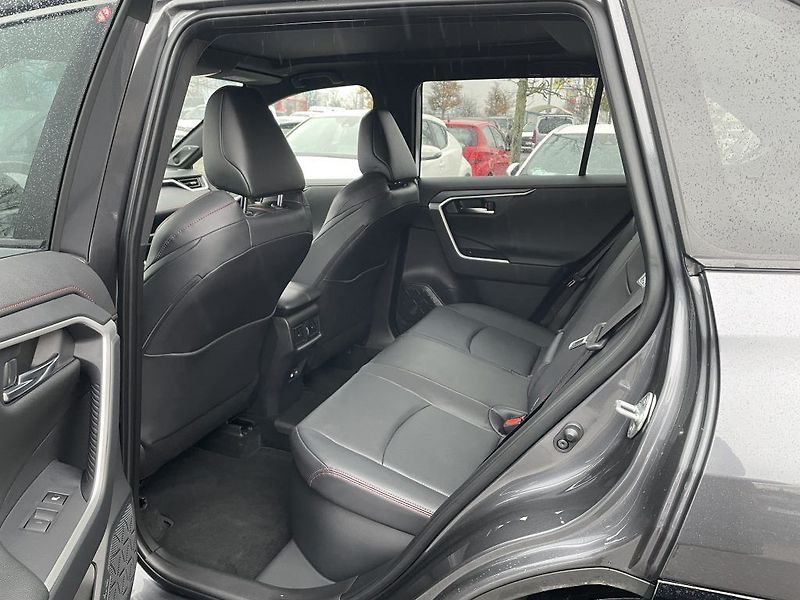 Toyota RAV4 2.5 Plug-in Hybrid ODBĚR 11/26 - fotka 13 z 36
