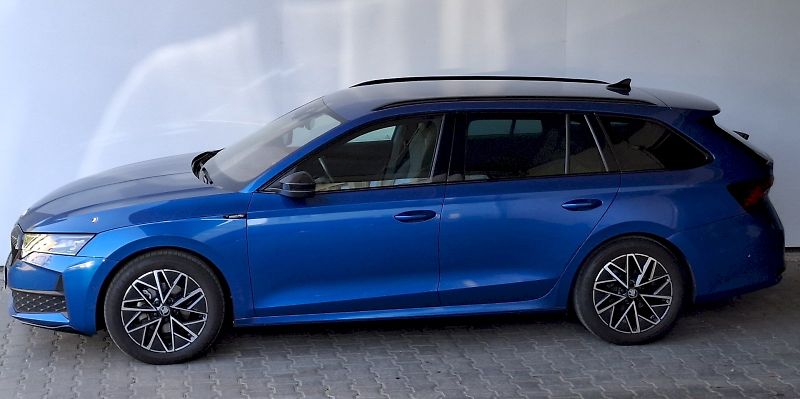 Škoda Octavia (2025) Combi SPORTLINE 1,5 TSI M-HEV - fotka 3 z 30