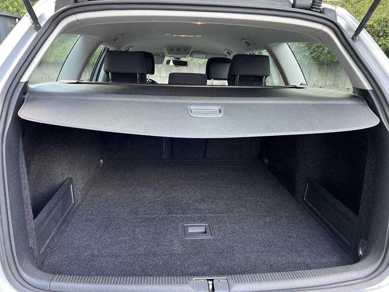 Volkswagen Passat 2.0 TDi 4MOTION 1.MAJ SERVISKA - fotka 12 z 19