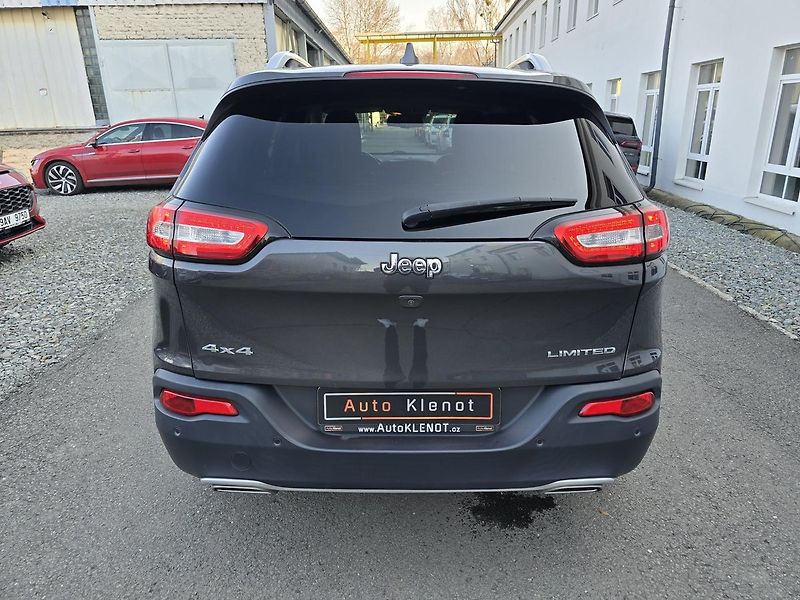 Jeep Cherokee 147kW 4x4 LIMITED KŮŽE NAV - fotka 6 z 49