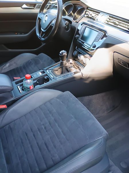 Volkswagen Passat Variant (2017) 2.0 TDi Highline - fotka 11 z 22
