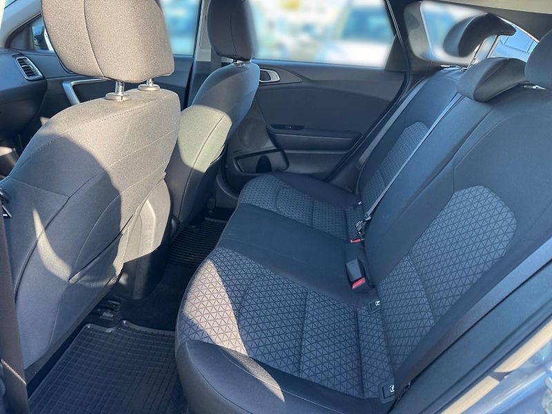 Kia Ceed (2022) SPIN 1.5T-GDI 118kW CZ DPH - fotka 8 z 11