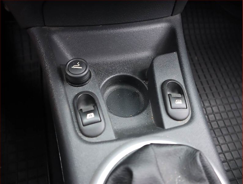 Citroën C3 (2008) 1.4 i, nová STK, jezdí výborně - fotka 13 z 14