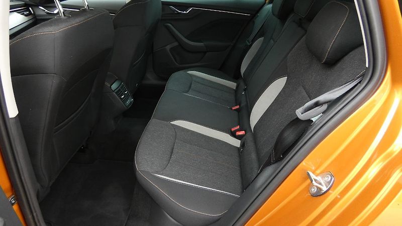 Škoda Kamiq 1.0 TSI Style DSG - fotka 19 z 22