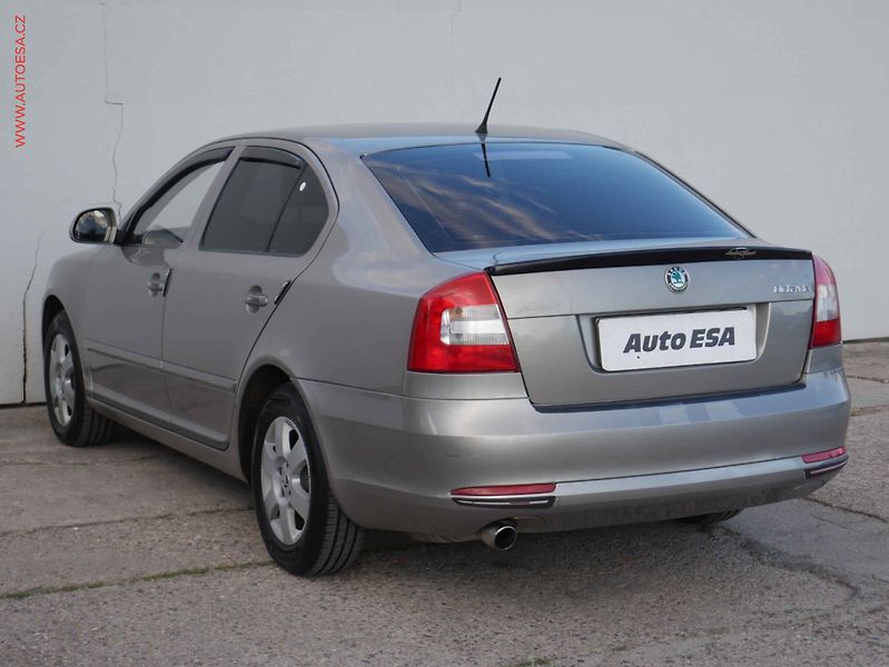 Škoda Octavia (2011) 1.2 TSI, ČR, AC - fotka 4 z 17