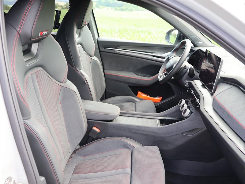 Škoda Kodiaq 2,0 TSI 195kW DSG 4x4 RS DPH - fotka 13 z 40