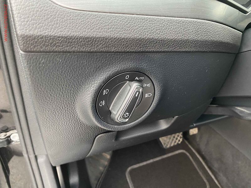 Škoda Superb (2015) 2.0 TDi, Style, DSG, bixen - fotka 16 z 20