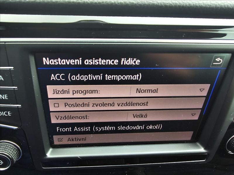 Volkswagen Golf Sportsvan 1,4TSi 110KW R-Line NAVI - fotka 21 z 47