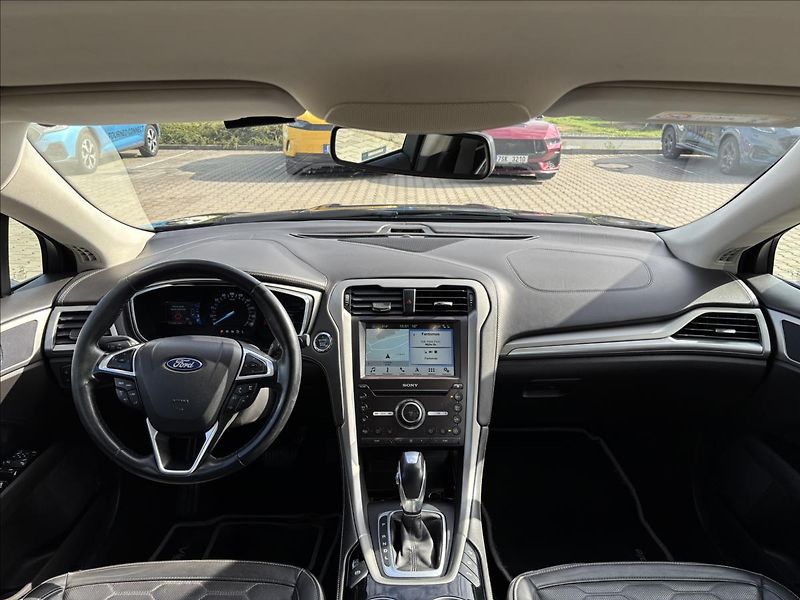 Ford Mondeo 2,0 HEV Vignale 103kW - fotka 15 z 45