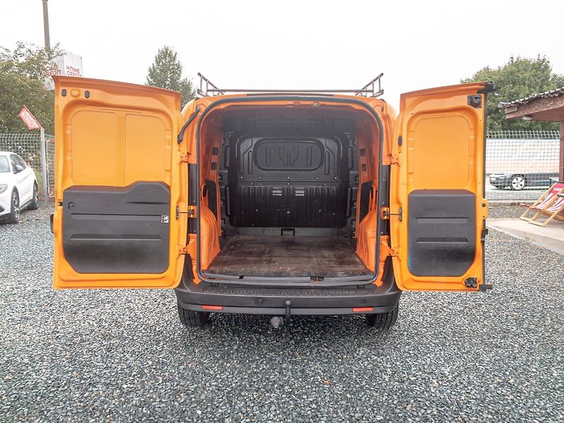 Fiat Dobló (2011) 1.4i 70KW AC – PO SERVISU - fotka 27 z 34