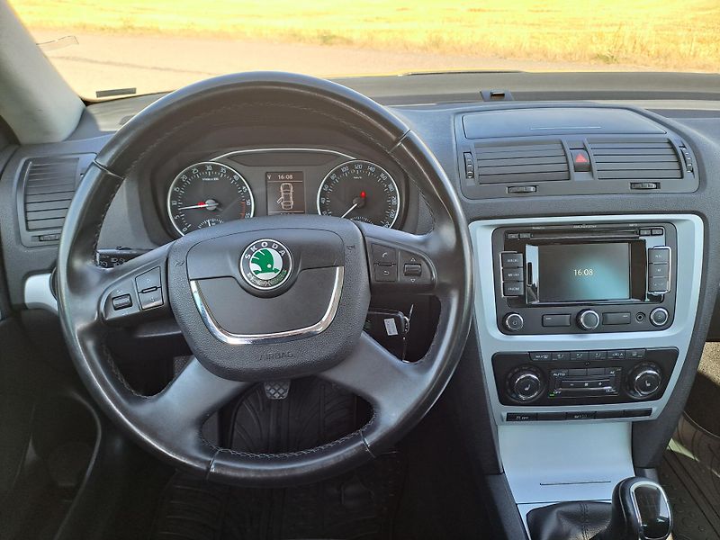 Škoda Octavia (2011) 1.6 TDi, PĚKNÝ STAV - fotka 19 z 30