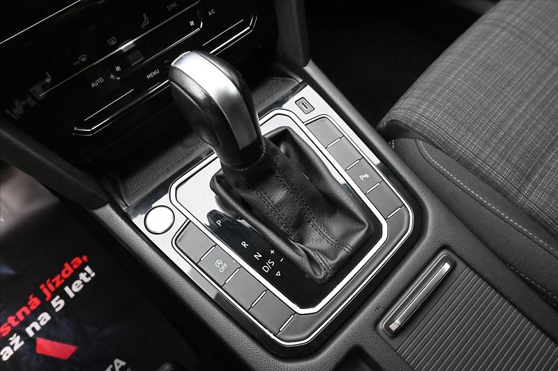 Volkswagen Passat 2,0 TDI 110 KW DSG BUSINESS Zá - fotka 23 z 31
