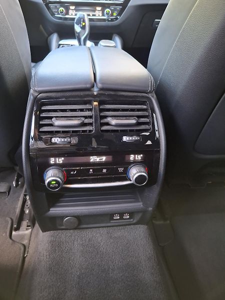 BMW Řada 5 540d xDrive Touring M-Sport - fotka 15 z 16