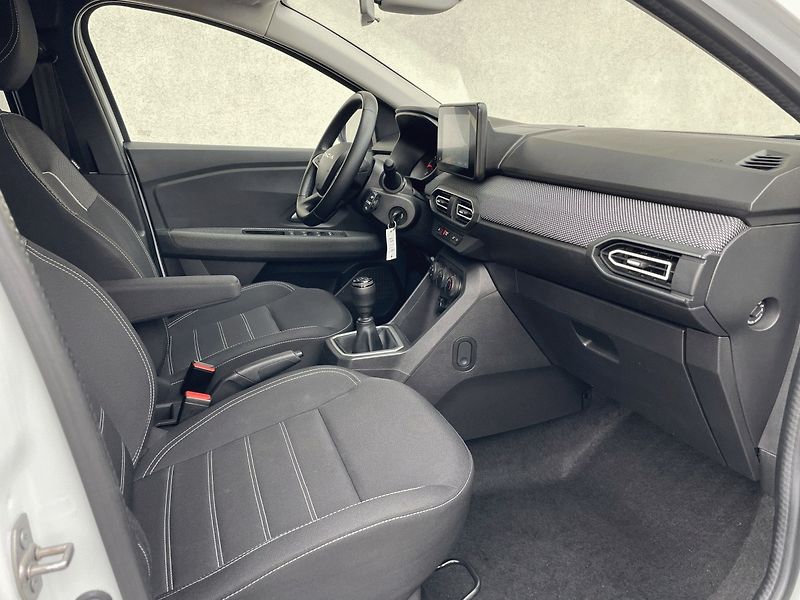 Dacia Jogger (2023) Expression 1,0TCe 100k 7míst - fotka 7 z 18