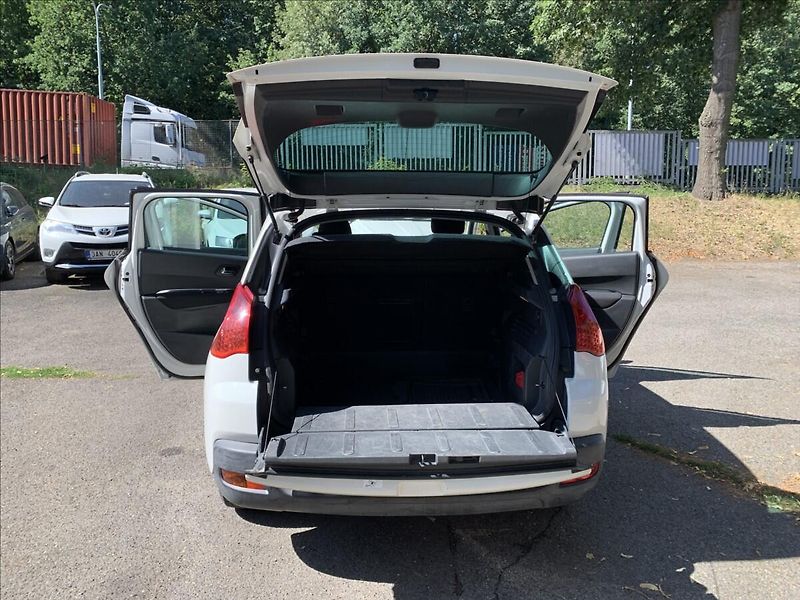 Peugeot 3008 1,6 HDI AUTOMAT - fotka 17 z 17