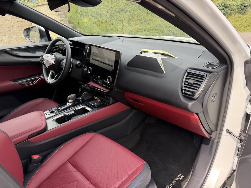 Lexus NX 350h 140kW HEAD-UP - fotka 15 z 21