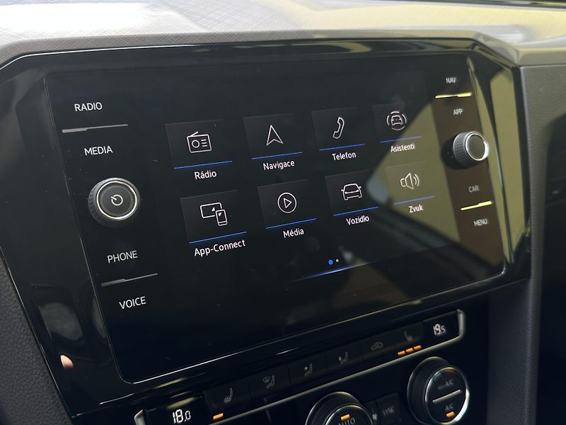 Volkswagen Passat (2020) 1.5TSI/110kW *DSG * LED*  - fotka 15 z 43