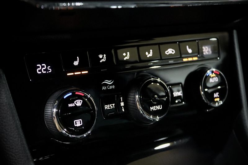Škoda Superb 2.0 TSI 162 kW DSG Sportline - fotka 36 z 50