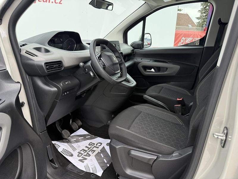 Peugeot Rifter (2020) 1.2 PureTech 7 míst ser.knížka - fotka 18 z 23