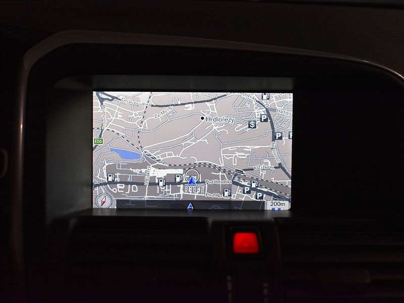 Volvo XC60 2,4 D4 SUMMUM - fotka 17 z 22